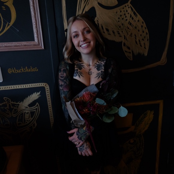 Meet your Posher, Eden - Picture 1 of 1